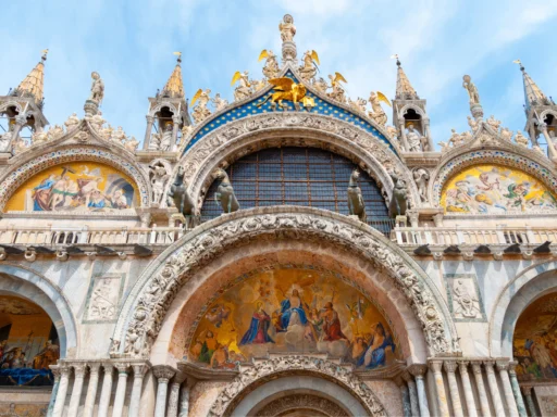 Besuchen Sie die Basilika Sankt Markus in Venedig, Italien