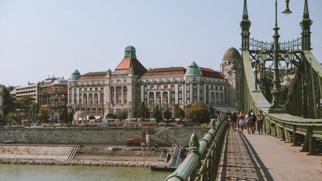 Freiheitsbrücke in Budapest für Paare