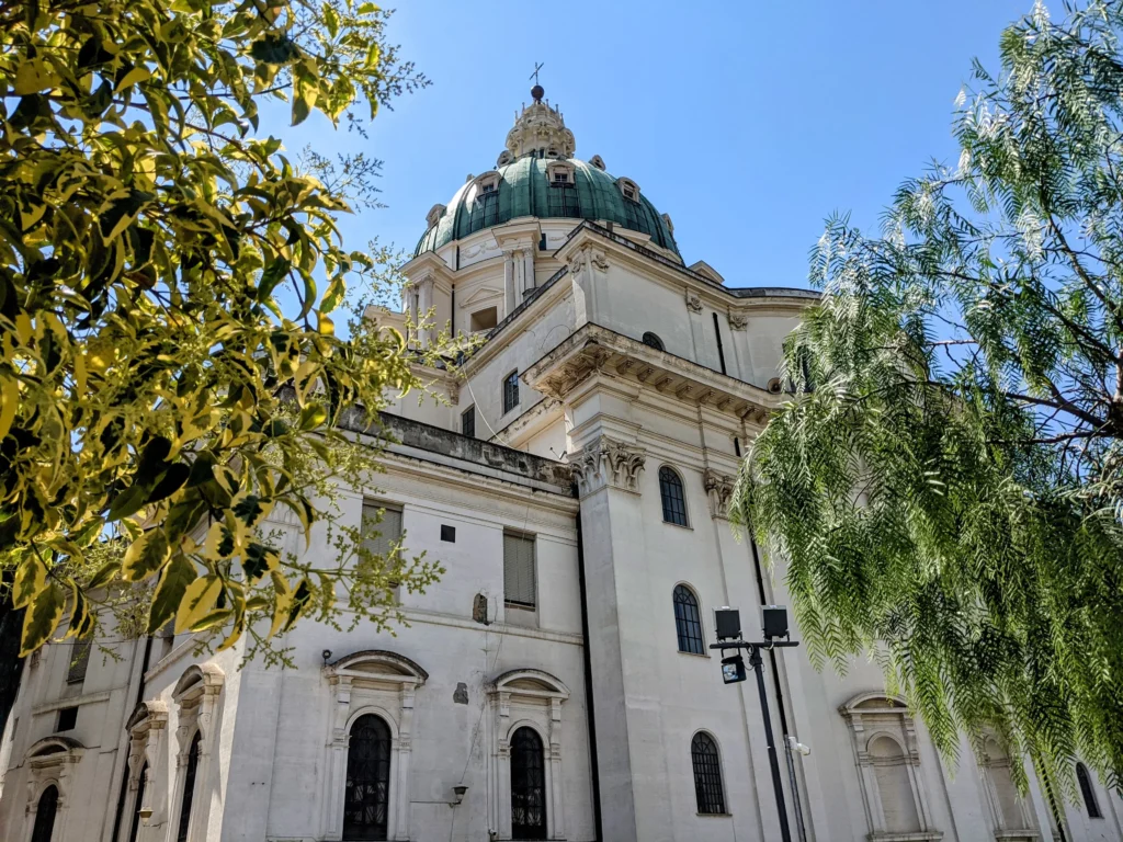 Die Kathedrale von Neapel besichtigen