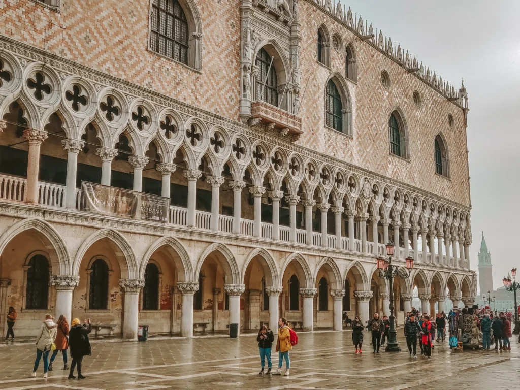 San Marco Platz in Venedig, Italien, während einer 10-tägigen Reiseroute