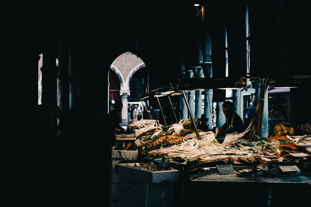 ungewoehnliches venedig rialto markt