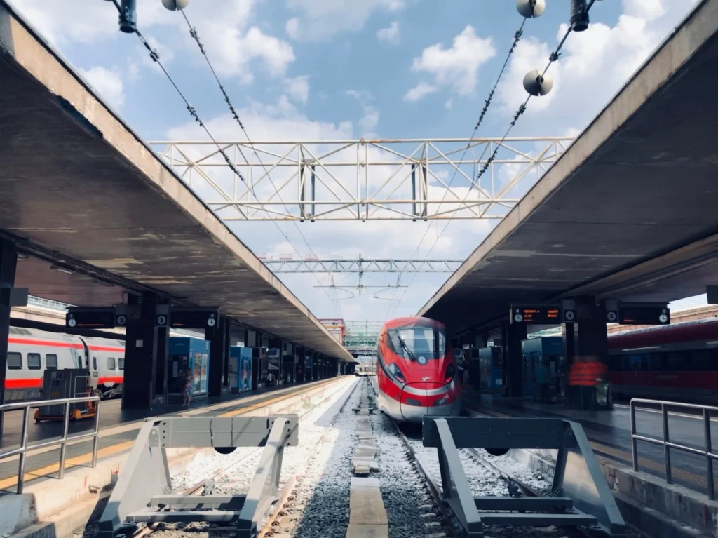 Leonardo Express Zug vom Flughafen Fiumicino ins Stadtzentrum von Rom